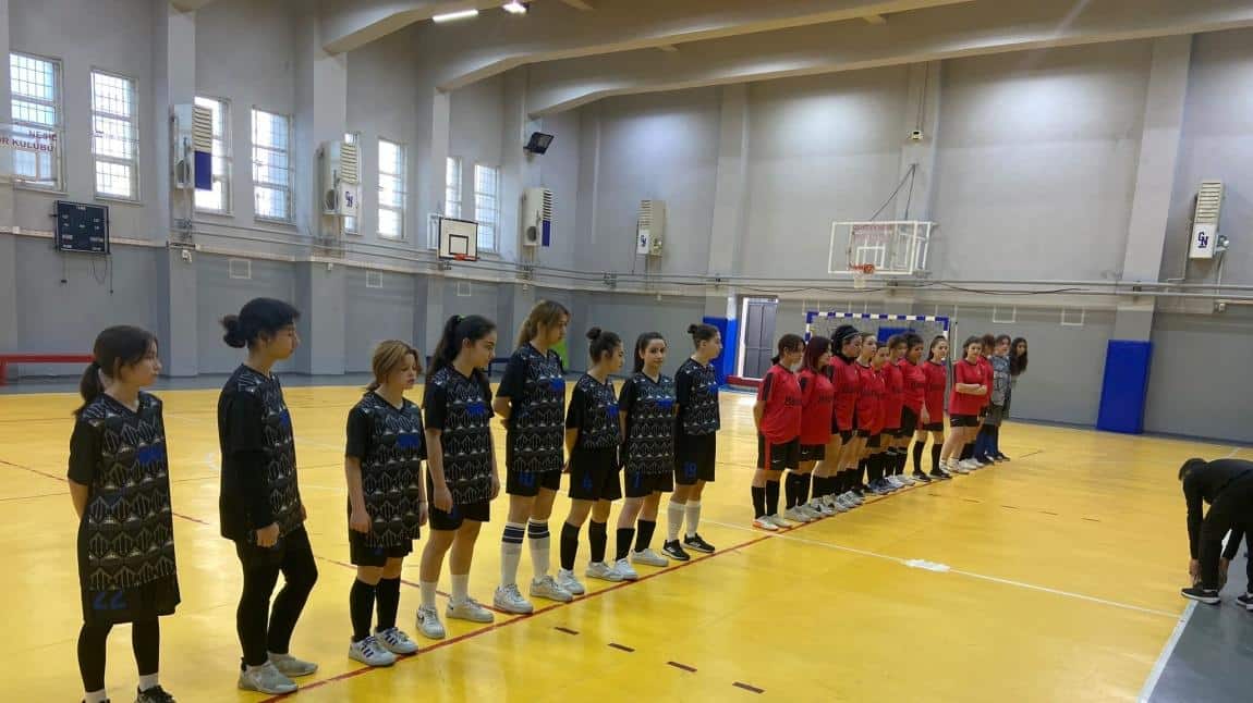 Tebrikler: Kız Futsal Takımımız İlk İkiye Kaldı